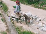 Hatonduhan Perbaiki Jalan Alternatif ke Danau Toba Sepanjang 13 KM Dengan Gotong Royong