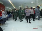 Panglima TNI Bersama Kapolri Pantau Serbuan Vaksin Covid 19 di Pelindo II.