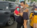 Viral...! Video Personel Satlantas Polres Asahan Gendong Penyandang Disabilitas untuk Vaksinasi
