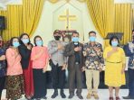Giat Komidamas, Kasi Humas Polres Asahan Berikan 2 Kotak Masker di Gereja GBIK