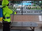 Personel Polsek Pulau Raja Polres Asahan Lakukan Penyemprotan Disinfektan