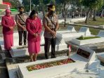 Kapolda Jatim Ziarah di Makam Pahlawan Dalam Rangka Hari Bhayangkara
