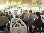 Kapolda Sumut Hadiri Pemakaman Ibunda Ketum GMKI Pusat